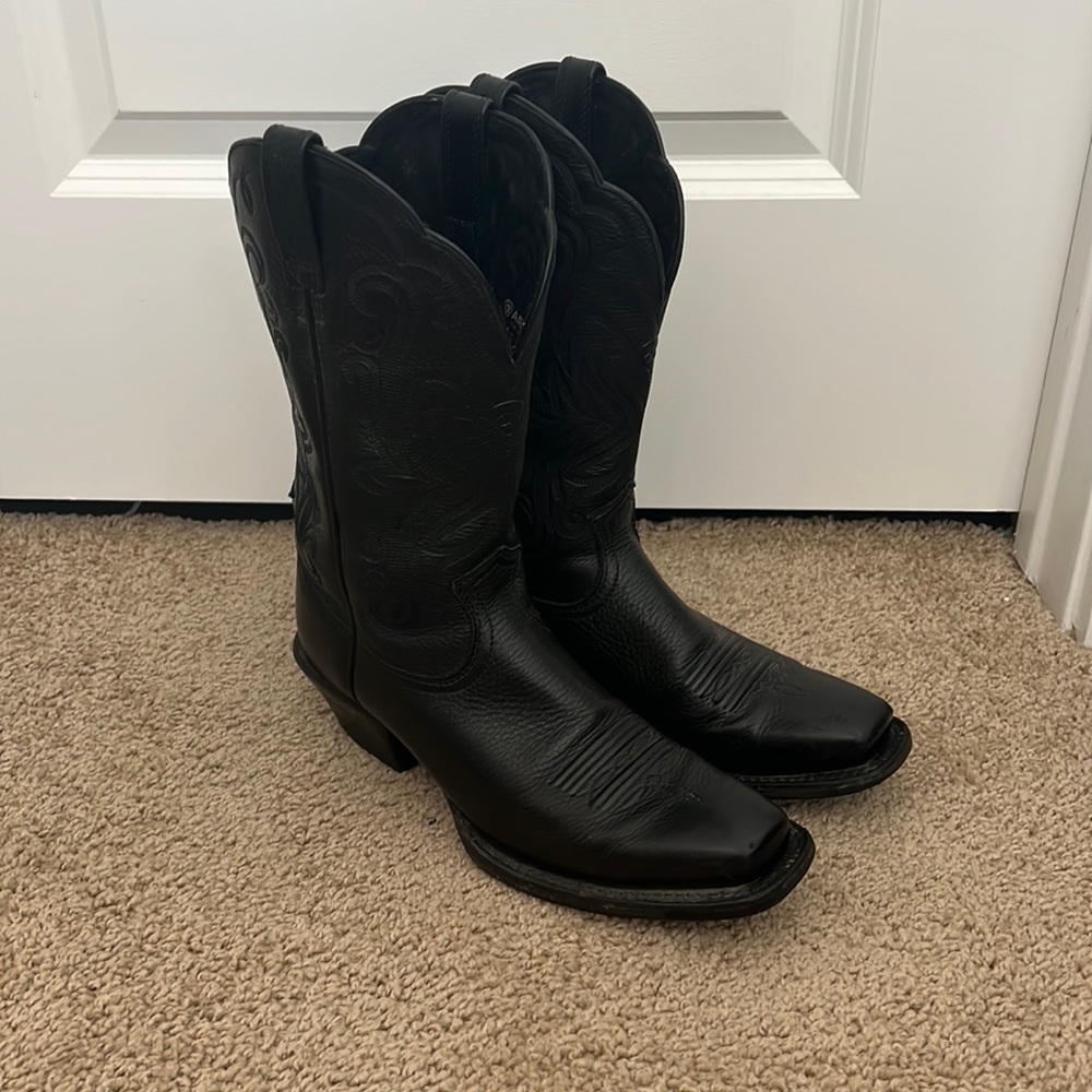 Rarely worn Ariat Women’s Legend Cowboy Boots